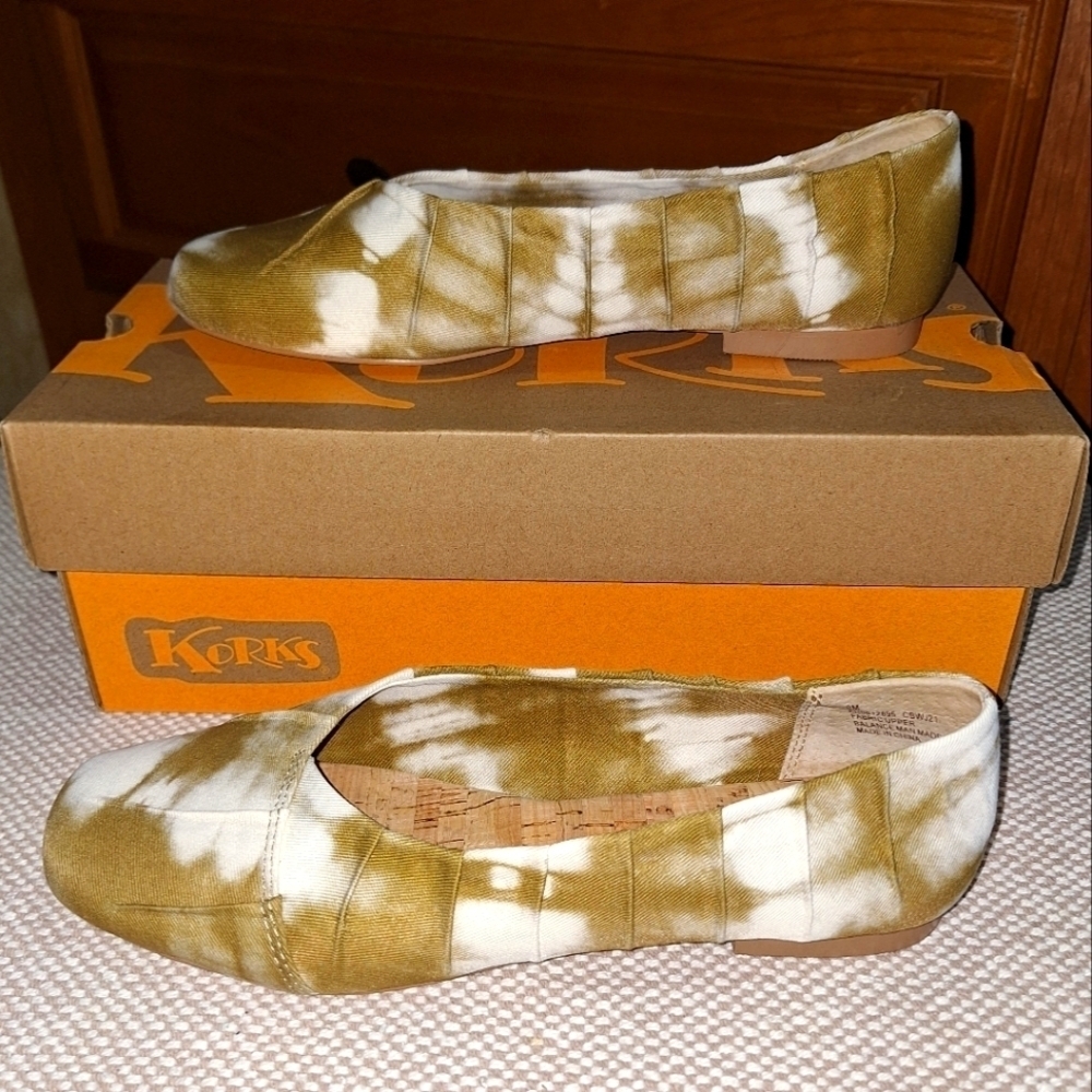 Korks Palmer Green Tie-Dye Flats In A Ladies Size 8M. EUC